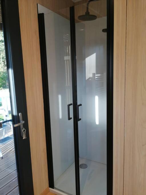 Joli Indépendant En Bois Avec Jacuzzi Prive *